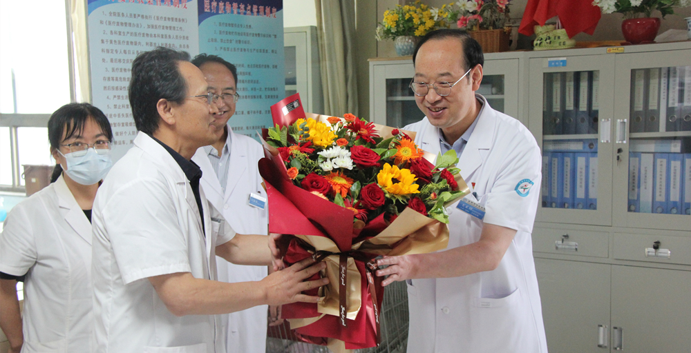 情暖医师节丨院领导慰问一线医务人员