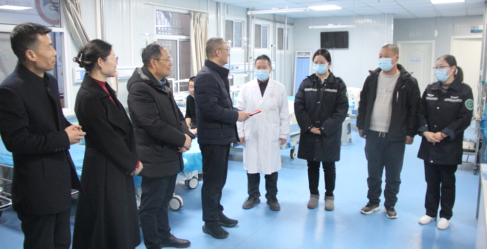 除夕,市中医医院班子成员看望慰问一线值班值守人员
