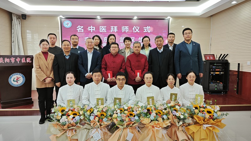 全国名中医李应东教授庆阳市中医医院工作室授牌暨国家、省级名中医拜师仪式在我院举行