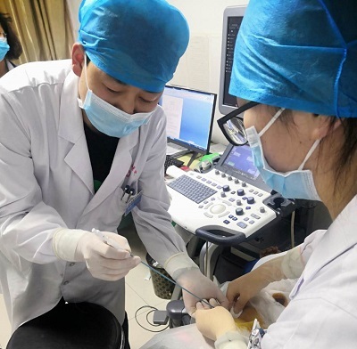 肾病科成功开展经皮穿刺重度肾积水并化脓引流术