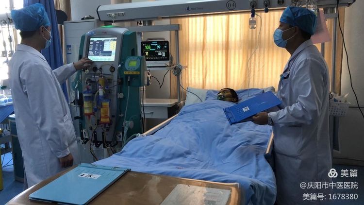 重症医学科成功开展我市首例人工肝技术(PE+DPMAS)