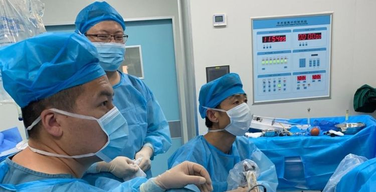 外二科成功完成一例腹腔镜下肾盂癌根治术