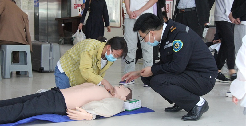 急诊科组织开展“世界急救日”主题宣传活动