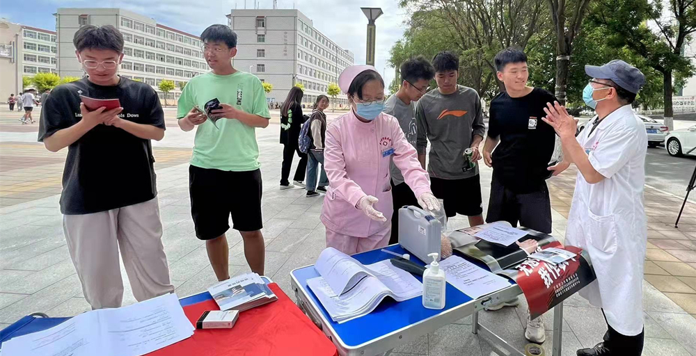 无烟文化 青春同行——市中医医院开展“世界无烟日”进校园宣传活动